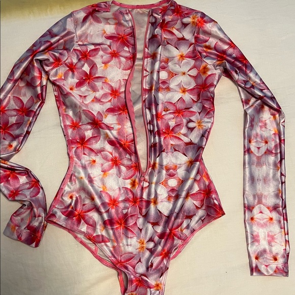 Pink plumeria spf one piece - Picture 2 of 2